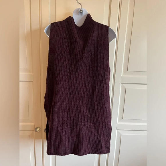 Wilfred Durandal Merino Wool Sleeveless Mock Neck Tunic
Sweater Burgundy XS - Picture 7 of 13